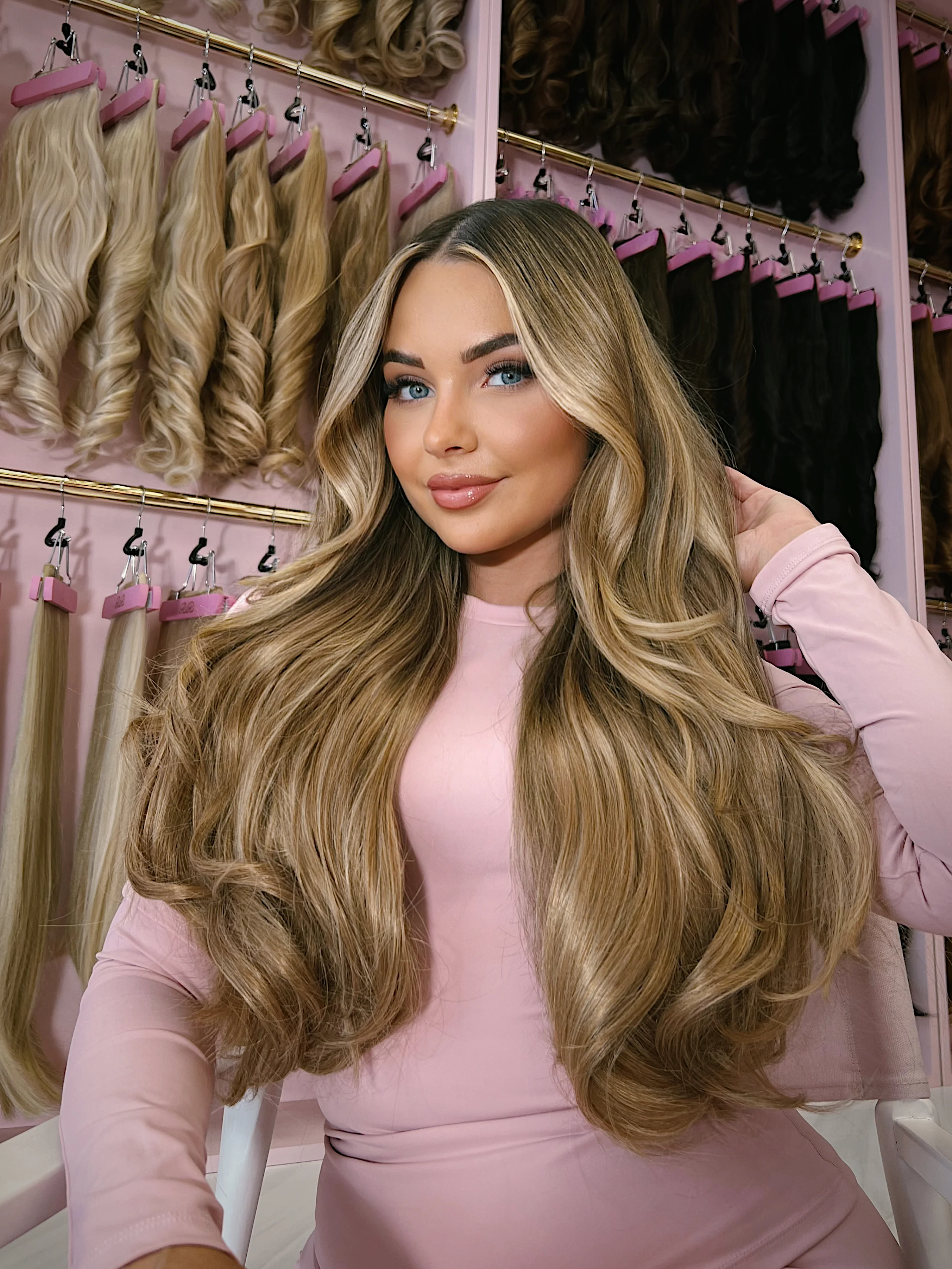 20" Bouncy Blow Out Clip In Extensions - Image 4